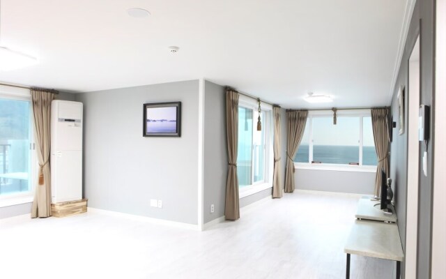 Sky and Ocean Village Pension