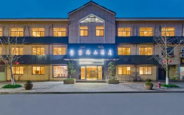 Anji Lujia Liangshan Hotel (Countryside Lujia Scenic Area)