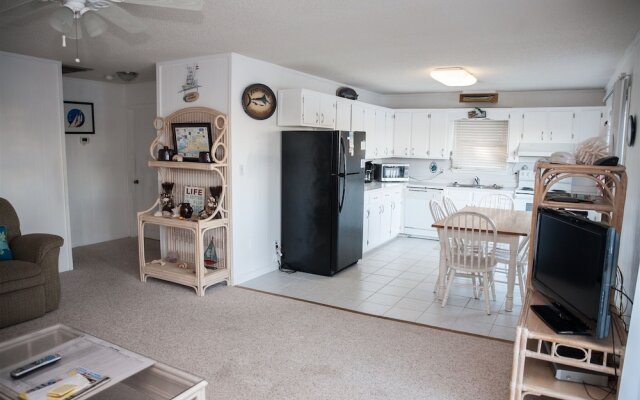 Native Sun 2 Bedroom Cottage by RedAwning