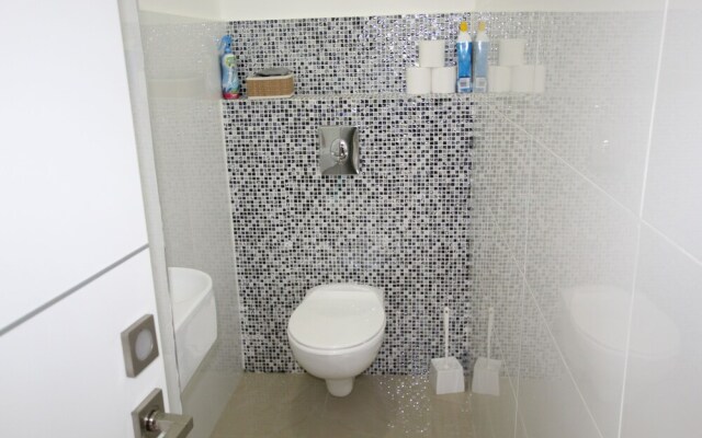 The Seasons King David apartment