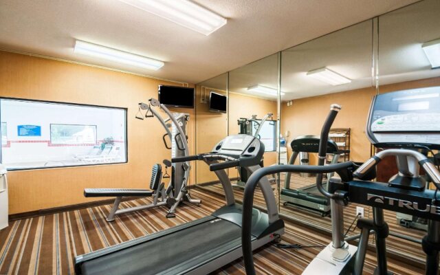 Comfort Inn & Suites North East