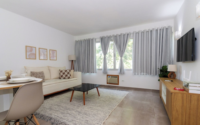 Local 102 Apartment