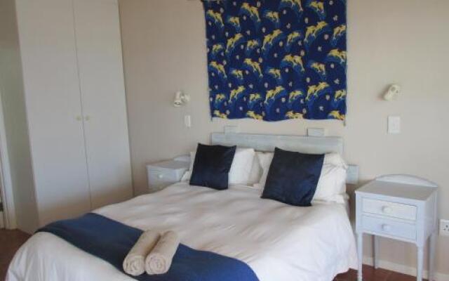 Point Village Accommodation - Laurie's House