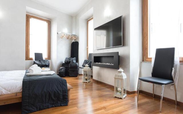 PLAZA SUITE Collection