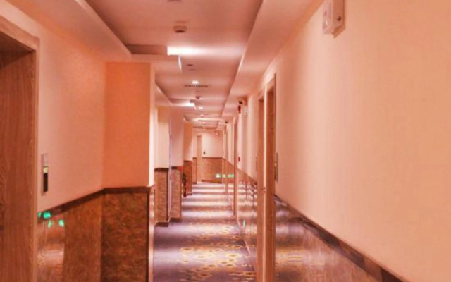 Boya Hotel (Shanghai Xiuyan Road Metro Station)