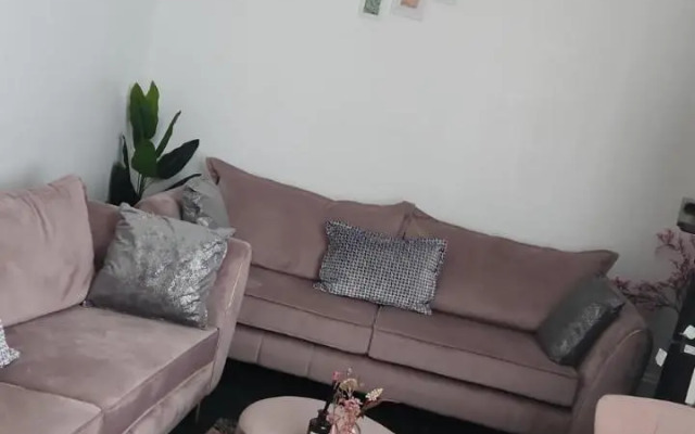 Wolverhampton City Centre - 1-bed Flat - Sleeps 3