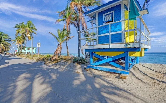 Coastal Studio by Hollywood Beach Boardwalk