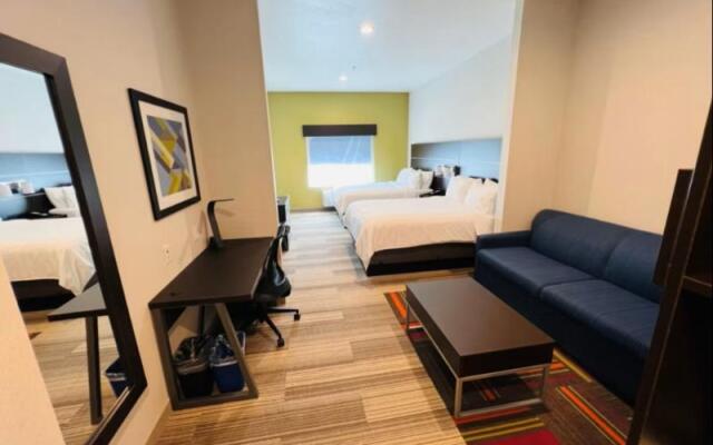 Holiday Inn Express & Suites Salinas