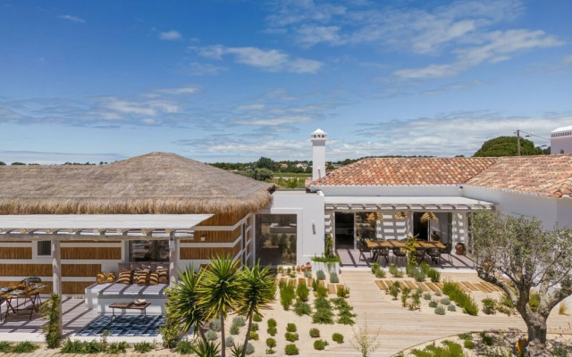 Wooden Villa By Cadenzalux