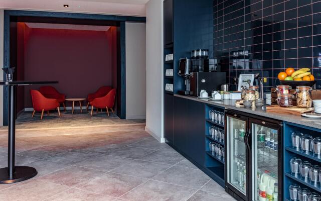 Holiday Inn London Heathrow - Bath Road by IHG