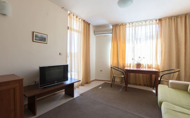 Two Bedroom Apartment with Kitchen