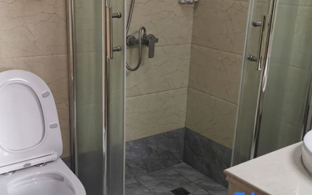 Nanling Qianshan Business Hotel