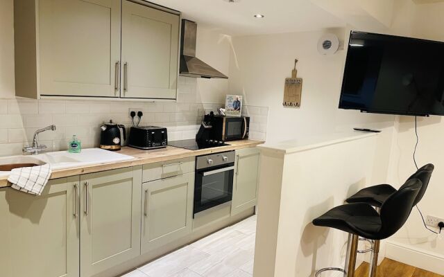 Hidden Hot Tub Retreat Apartment in Nottingham