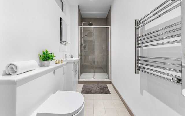Stunning 1 Bed Apartment Near Heathrow London