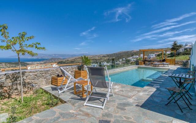 Magic 5 bdrm Villa With Swimming pool in Paros