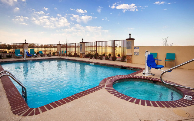 Best Western Plus Fort Worth Forest Hill Inn & Suites