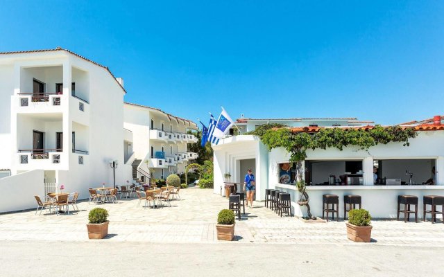 Xenios Dolphin Beach Hotel