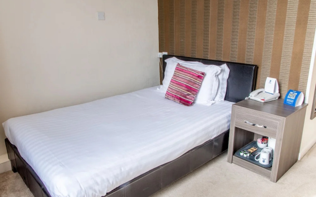 Parkmore Hotel & Leisure Club