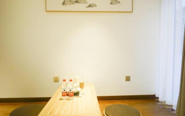 Yinlu Bedroom Fenghuang Hongqiao Shop