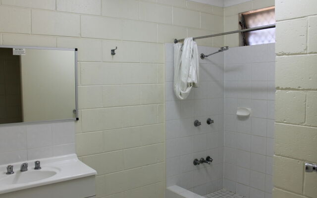 Oasis Inn Cairns