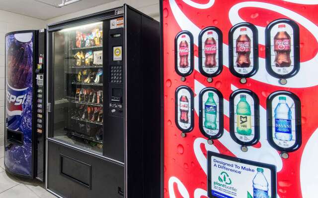 Econo Lodge Inn & Suites Norton