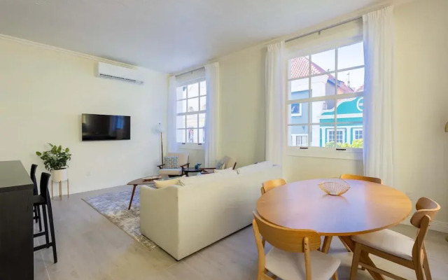 Chic Broadway Apartment in Central Willemstad