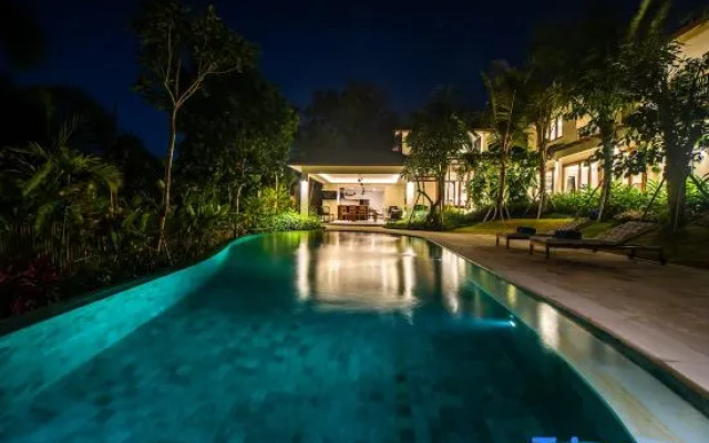 Luxury 4 Bedroom Bella Vista Villa