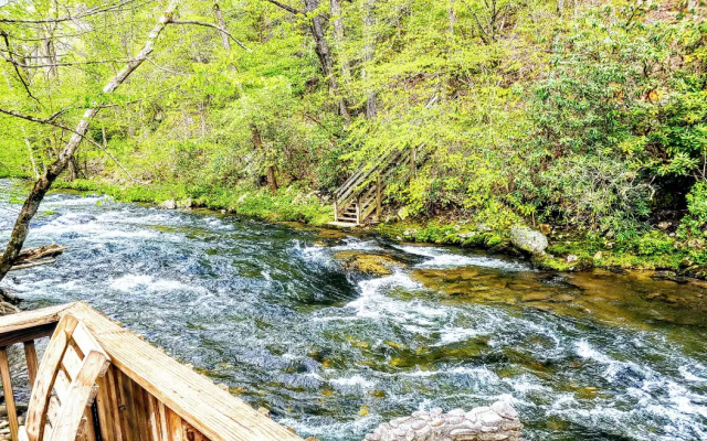 'Deep Creek Mountain Lodge' with Prvt Hot Tub and Views