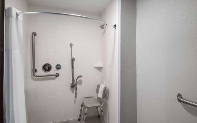 La Quinta Inn by Wyndham Indianapolis Airport Executive Dr