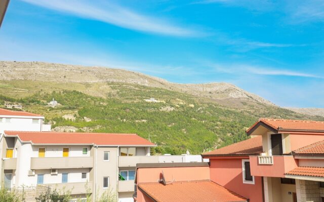 Apartment With Balcony, 5 min Walking to the Beach