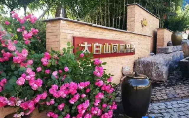 The Taibai Mountain Phoenix Spr Hotel