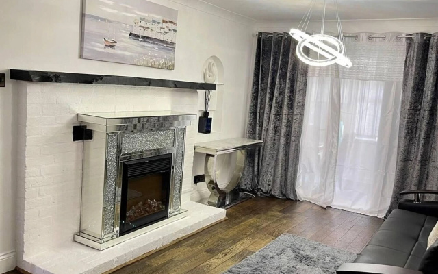 Beautiful 4-bed House in Billericay