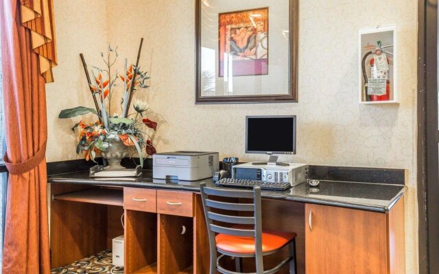 Comfort Inn & Suites Las Vegas - Nellis