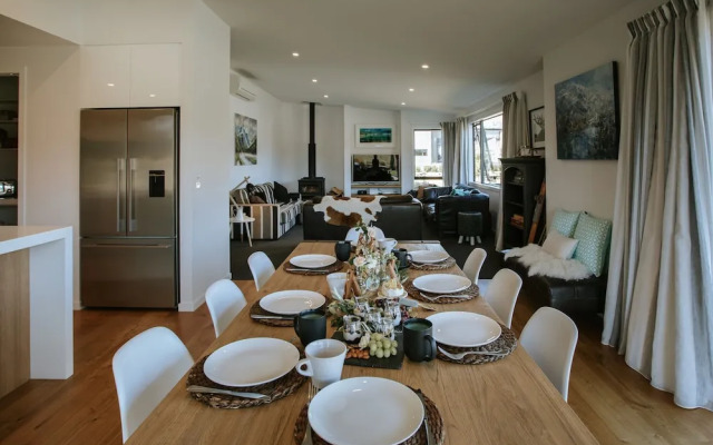 Bull Ridge Retreat - Sleeps 8 - Hot Tub