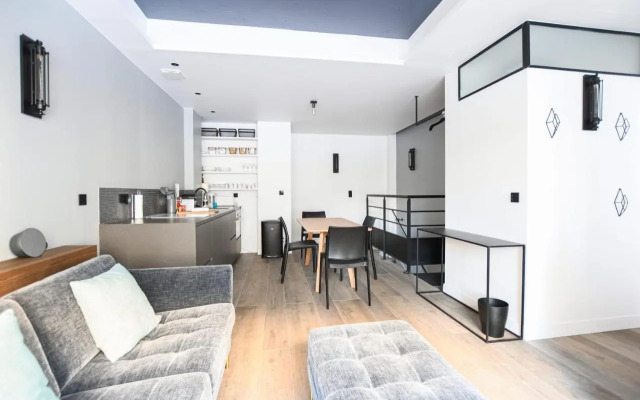 Modern Family Apartment Next To The Eiffel Tower