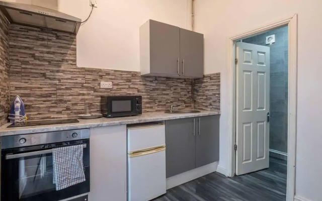 Lovely 13-bed House in Coventry