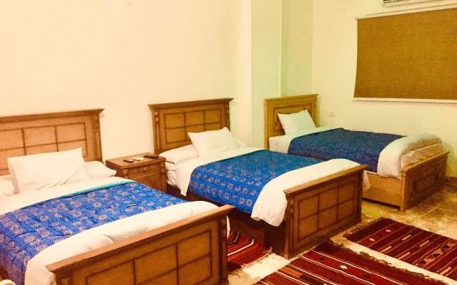 Pyramids Empire Inn