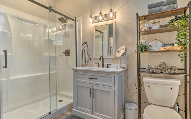 Quaint + Cozy Indianapolis Getaway w/ Yard!