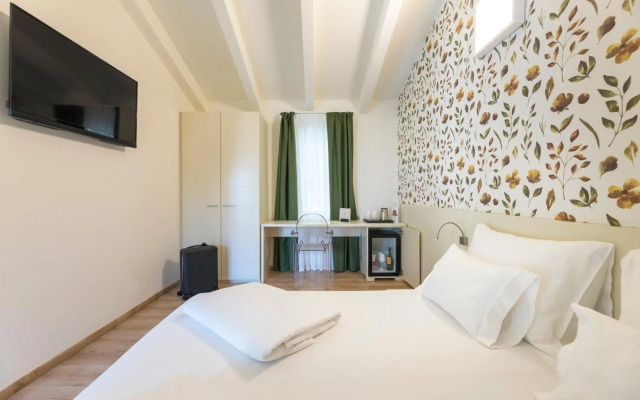 Hi Hotels Torbole Pool & Spa