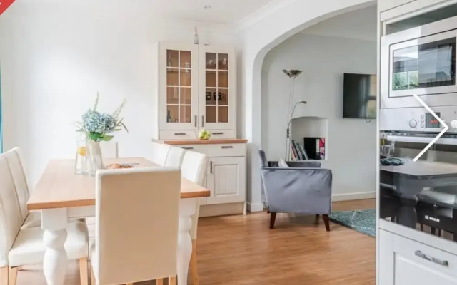 3 Bedroom-house -3mins to Beach- Petsok