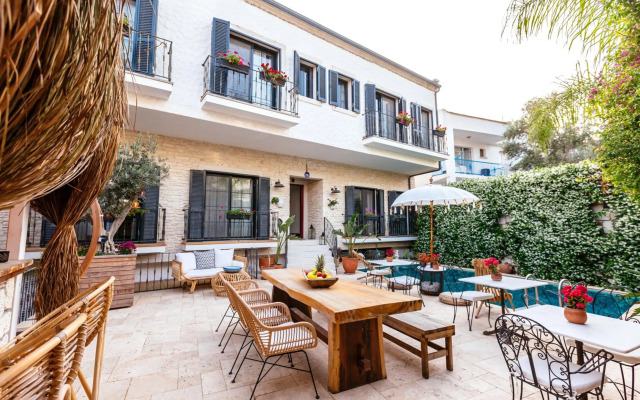 Alachi Hotel