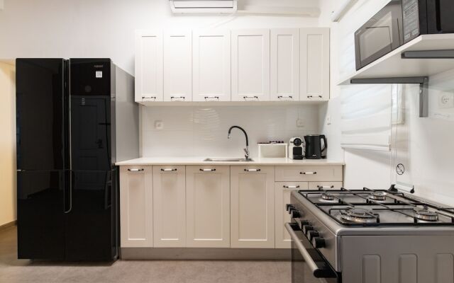 Stunning Chic 2 BR Ibn Gvirol St