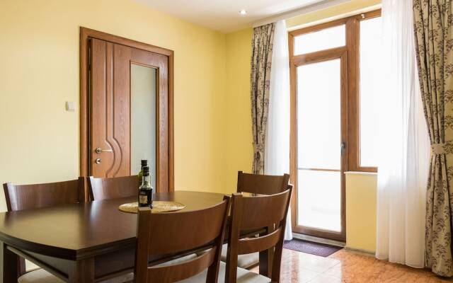 Fm Luxury 1 Bdr Apartment Veselas