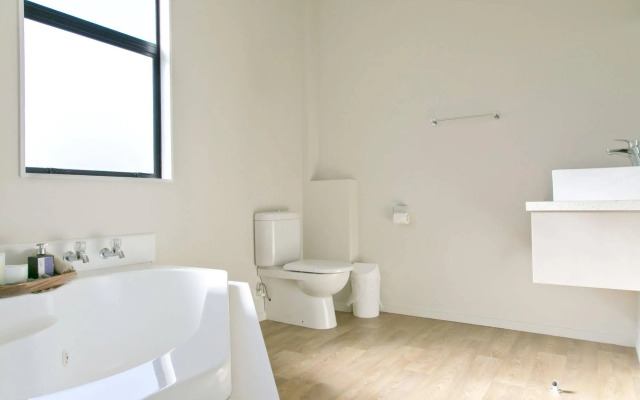 Le Chalet Suisse Motel Apartments