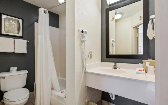 Townhouse Orlando West (ex.Red Roof Inn Orlando West - Ocoee)