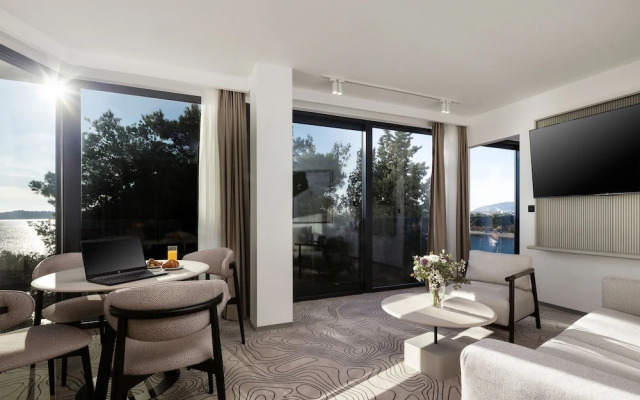 Seesea Hotel