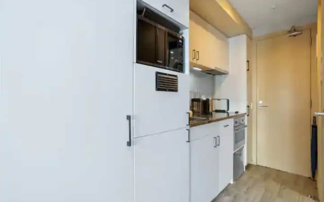 Viaduct Duplex - Free Parking, Best Location!
