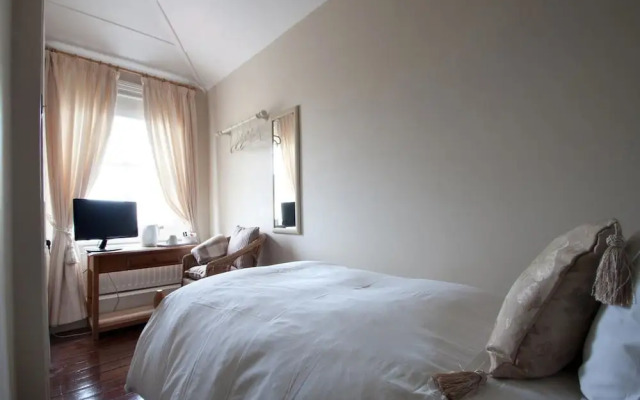 Gyves Guest House