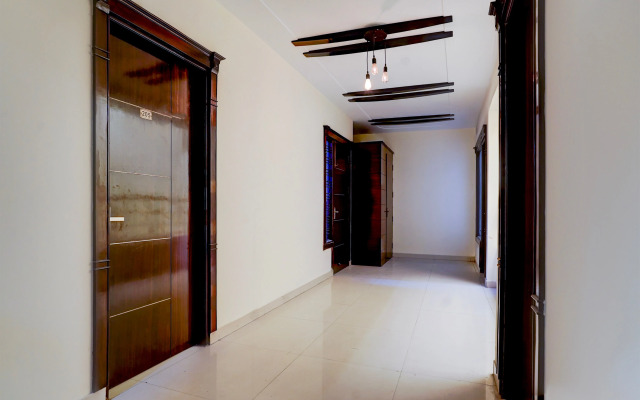 Collection O Sector 70 Noida