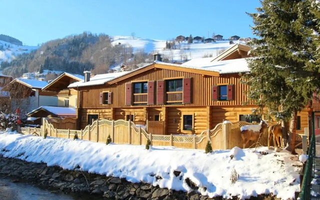 Spacious Chalet With Hot Tub In Kaprun